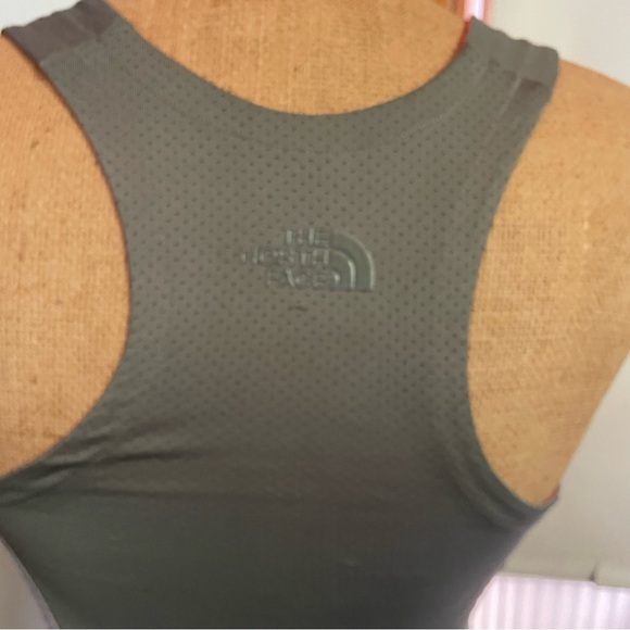 The North Face Women's Gray Sleeveless exercise Top razor back size S/P - Picture 3 of 6